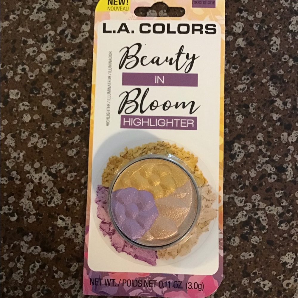 L.A COLORS HIGHLIGHTER WITH FREE GIFT